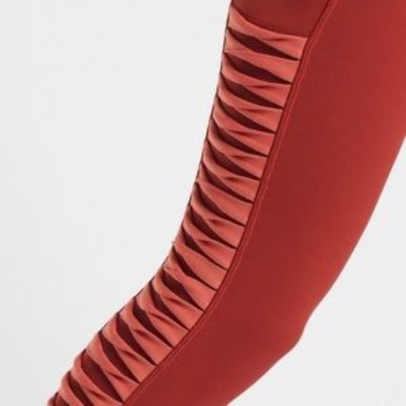 NWT Athleta Red Salutation Twist 7/8 Leggings - Picture 3 of 8